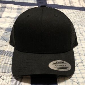 Yupoong | Black Snapback Hat